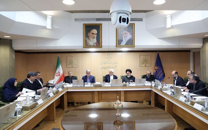 عارف: فرصت طلایی دیجیتالی کردن نسخ خطی را نمی‌توان از دست داد!