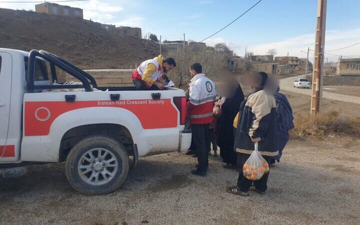 اجرای طرح یلدانه با توزیع ۳۰۰ بسته معیشتی در مانه؛ نگاهی متفاوت به همدلی شب یلدا