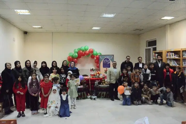 شب یلدا در کتابخانه آیت‌الله خامنه‌ای کرمانشاه؛ جشنی برای پرورش ذهن کودکان و نوجوانان