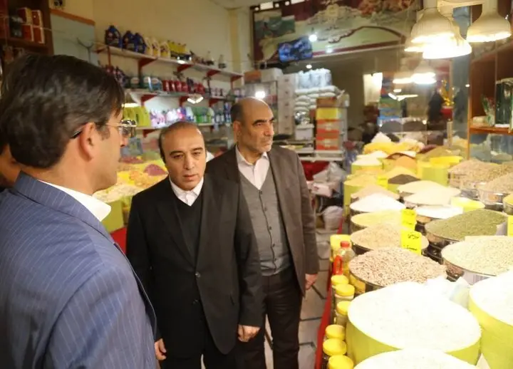 بازار شب یلدا در اردبیل زیر ذره‌بین؛ برخورد شدید با گران‌فروشان آغاز شد!