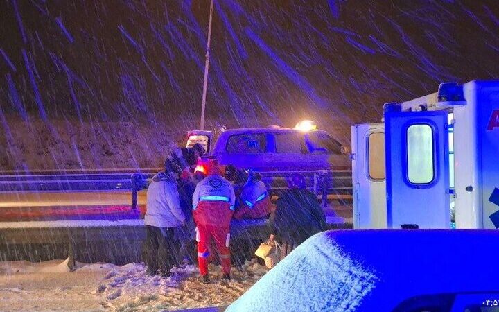 نجات معجزه‌آسا مادر باردار گرفتار در برف و کولاک شدید گردنه امین‌الله