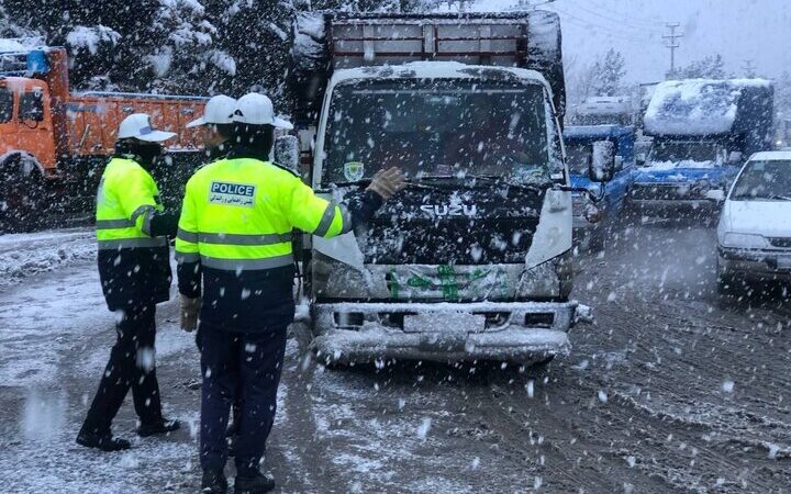 محدودیت ترافیکی شدید در مسیر بجنورد به آشخانه؛ برف سنگین جاده‌ها را فلج کرد!