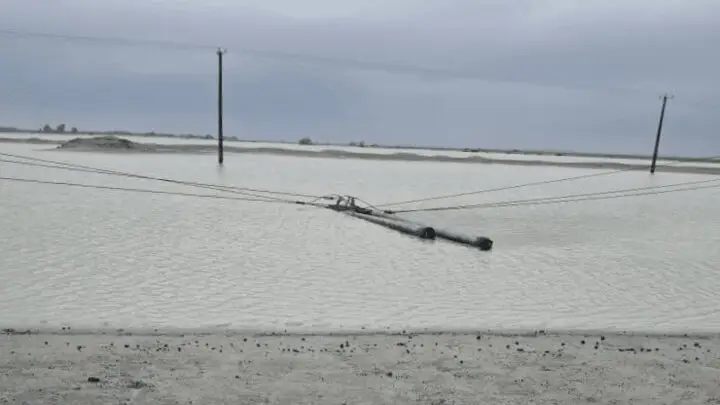 خسارتی نابودکننده ۹۶ میلیاردی به برق قشم پس از طوفان سهمگین!