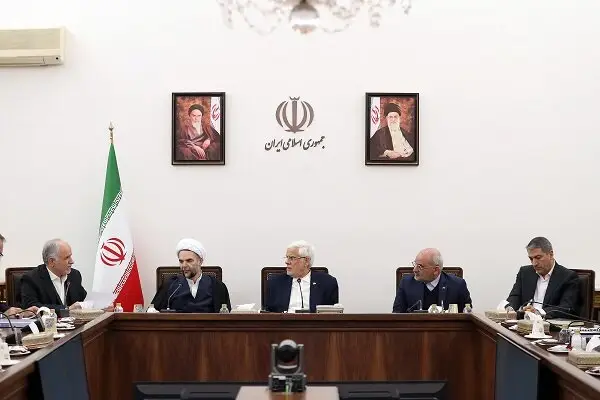 عارف افشا کرد؛ دولت چگونه با همکاری قوا به جنگ اقتصادی پاسخ می‌دهد؟