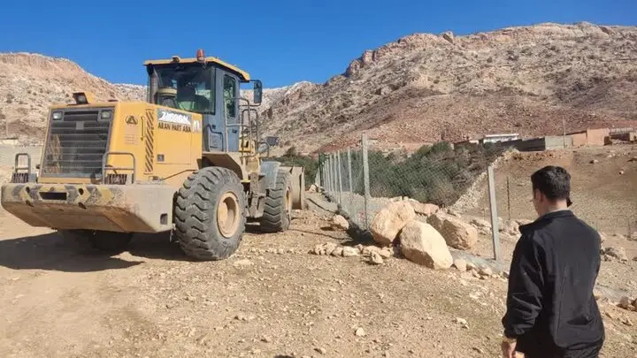 رفع تصرف ۵ هکتار از اراضی ملی کوهدشت؛ تخریب ۲۴ سازه غیرمجاز در عملیات قاطعانه