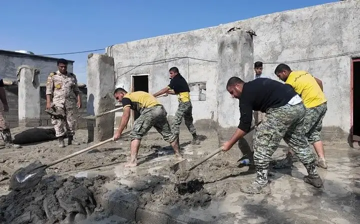 نیروی دریایی ارتش چگونه در نخستین لحظات سیل بندر جاسک جان مردم را نجات داد؟