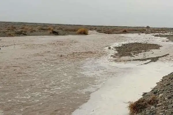 طغیان رودخانه گوربند میناب در پی بارش شدید باران