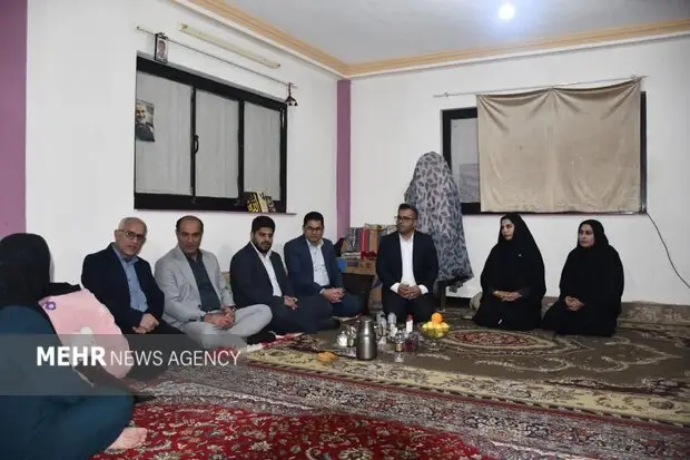 فرماندار عسلویه در شب یلدا؛ حضور گرم و حمایت بی‌دریغ از خانواده‌های نیازمند!