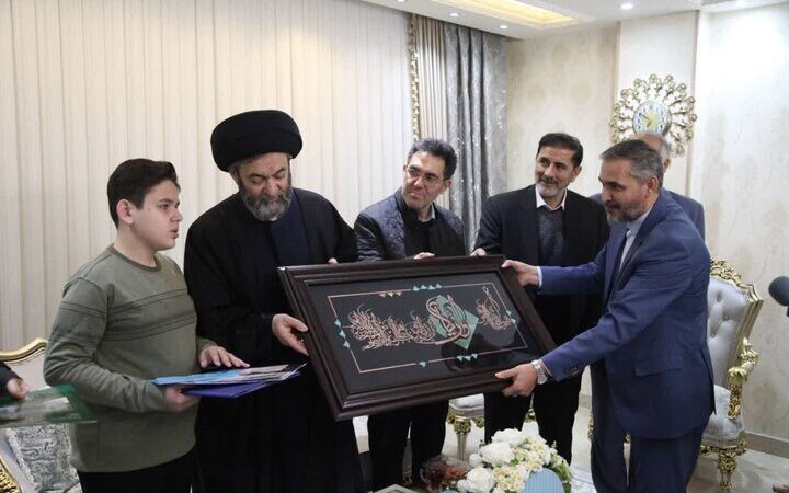 تجلیل ویژه امام جمعه اردبیل از قهرمان روشندل قرآنی که محدودیت‌ها را به فرصت تبدیل کرد