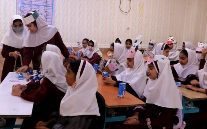 شیر رایگان در مدارس هرمزگان؛ وعده‌ای شیرین برای ۲۲۳ هزار دانش‌آموز