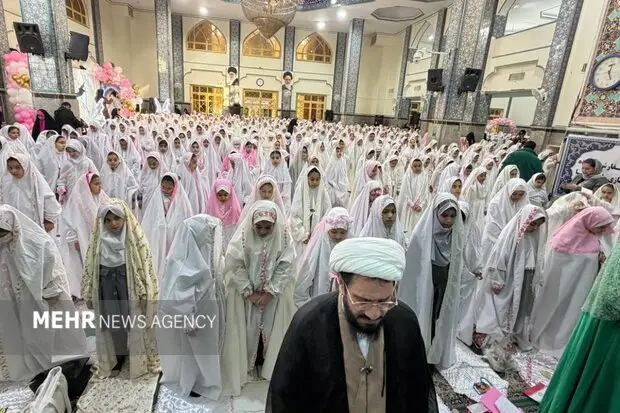 جشن تکلیف دختران اندیشه در مسجد امیرالمومنین (ع)؛ لحظه‌ای معنوی و به یادماندنی