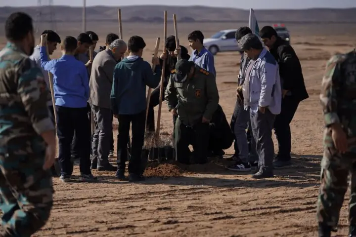 جهاد محیط زیستی شب یلدا؛ کاشت هزار نهال برای نفس کشیدن نواران قم