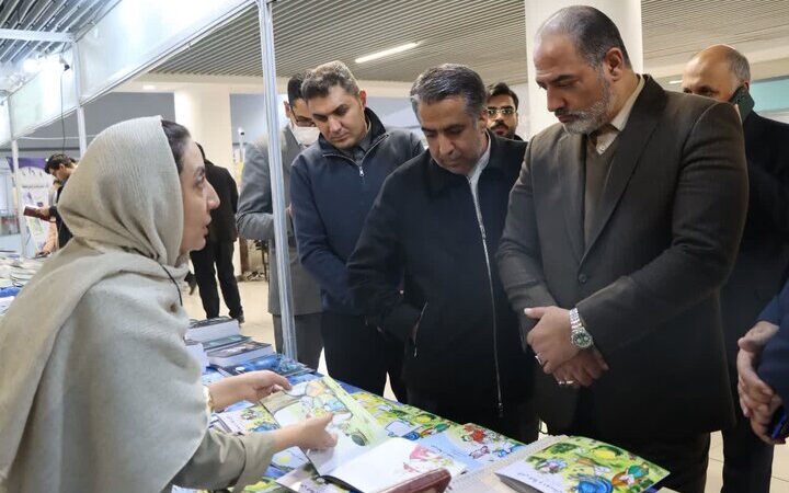 نمایشگاه کتاب کرمان پس از ۶ سال وقفه، بار دیگر شور و نشاط ادبی را به شهر بازگرداند!