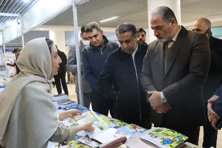 نمایشگاه کتاب کرمان پس از ۶ سال وقفه، بار دیگر شور و نشاط ادبی را به شهر بازگرداند!