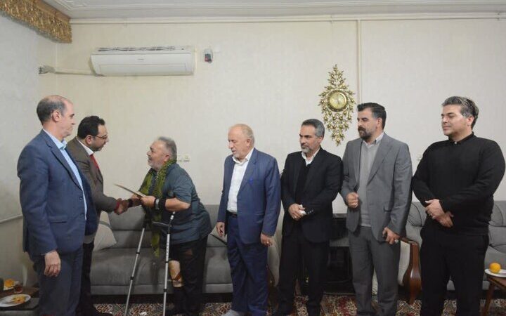 دیدار گرم مدیرکل بنیاد شهید لرستان با خانواده‌های شهدا؛ لحظاتی پر از احساس و احترام