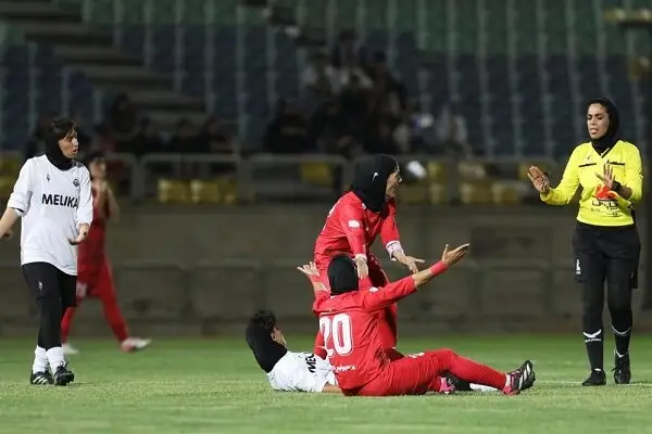 درگیری جنجالی در لیگ برتر فوتبال زنان؛ سکوت مسئولان چه پیامی دارد؟