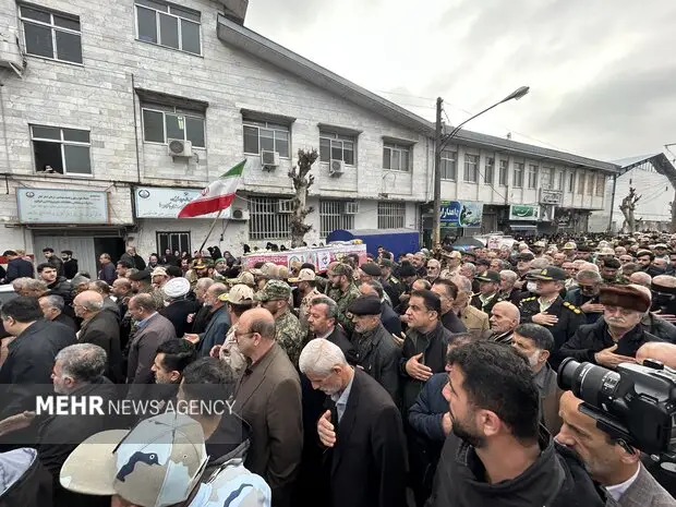 تشییع باشکوه پیکر شهید امنیت امیرحسام جوینده در صومعه‌سرا؛ مردم تا گلزار شهدا بدرقه کردند