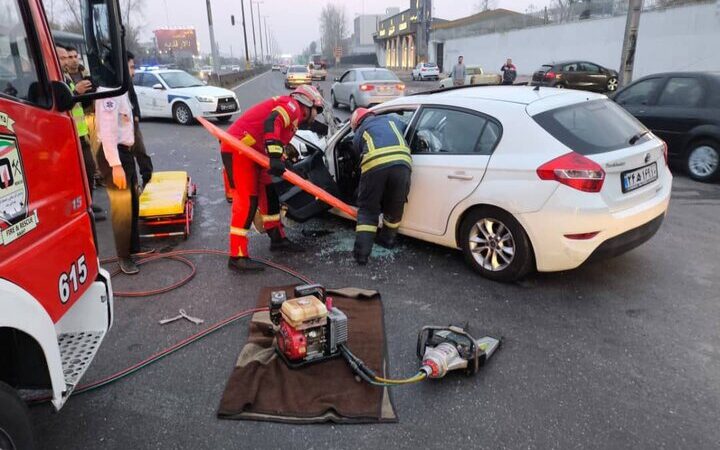 برخورد وحشتناک برلیانس با کامیون در جاده انزلی؛ راننده ۴۴ ساله چگونه نجات یافت؟