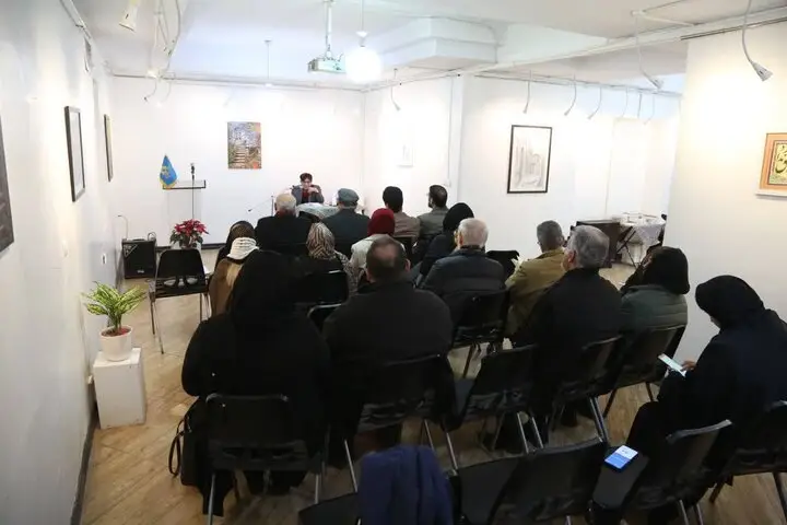 رونمایی «کفترهای سُرخِ پاپَر»؛ سفری به دنیای پیچیده رنج و طنز یک نویسنده تئاتر