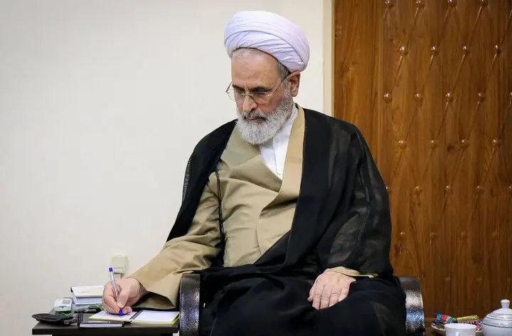 آیت الله اعرافی در پیامی مؤثر، درگذشت استاندار سابق قم را تسلیت گفت