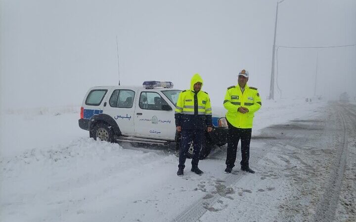 یخ‌زدگی گردنه زمزیران؛ تردد بدون زنجیرچرخ غیرممکن شد!