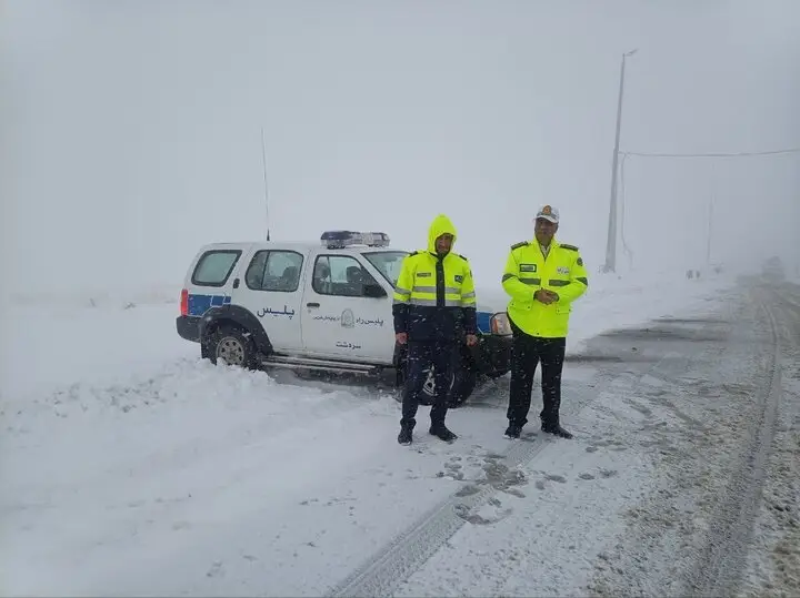 یخ‌زدگی گردنه زمزیران؛ تردد بدون زنجیرچرخ غیرممکن شد!