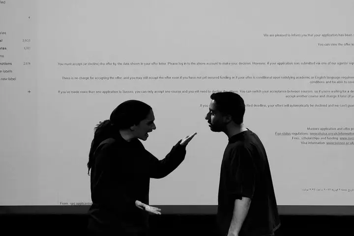 نمایش «گرامر» و روایت جذاب مهاجرت، رویاهای بزرگ و فراق در جشنواره تئاتر شهر