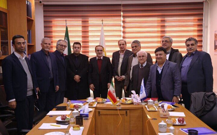 رئیس زاده هشدار داد: بیمه‌ها قیمت واقعی ویزیت پزشکان را نمی‌پردازند، آینده خدمات درمانی در خطر!