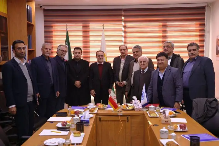 رئیس زاده هشدار داد: بیمه‌ها قیمت واقعی ویزیت پزشکان را نمی‌پردازند، آینده خدمات درمانی در خطر!