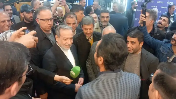 عراقچی با حضور پررنگ در اصفهان؛ نمایشگاه فناوری‌های سبز و انرژی پاک رسماً افتتاح شد!