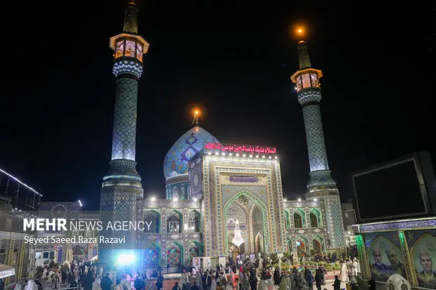 صف‌های طولانی و نورافشانی ویژه در مراسم سالگرد شهید سید رضی موسوی در امامزاده صالح تهران