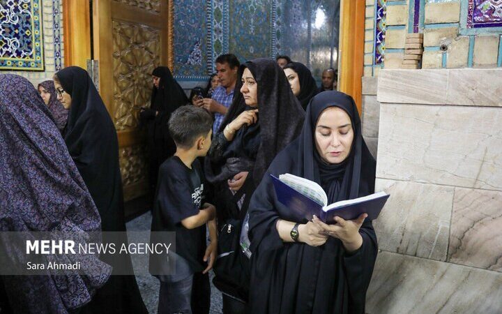 تصاویری بی‌نظیر از فضای معنوی حرم امام رضا(ع) در شب لیلة الرغائب!