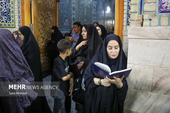 تصاویری بی‌نظیر از فضای معنوی حرم امام رضا(ع) در شب لیلة الرغائب!