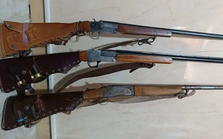 عملیات حیرت‌انگیز در رشت؛ کشف ۳ قبضه سلاح شکاری قاچاق و دستگیری مجرمان در همکاری ویژه پلیس امنیت!