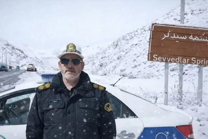 بارش برف و لغزندگی، تردد در محور میانه–هشترود را به کابوس تبدیل کرد!