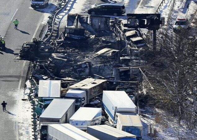 تصادف هولناک ۵۰ خودرو در توکیو؛ شعله‌های آتش ۷ ساعت شعله‌ور ماند!