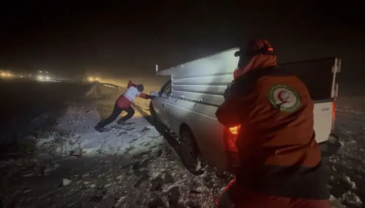 نجات معجزه‌آسا ۱۴۷ مسافر گرفتار در کولاک سهمگین آذربایجان غربی!