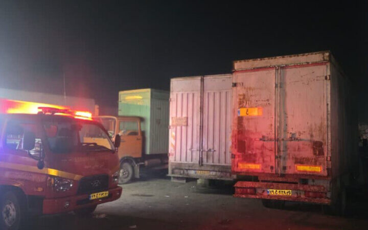 آتش‌سوزی مهیب در انبار ضایعات روباز مشهد؛ خطر گسترش شعله‌ها جدی است!