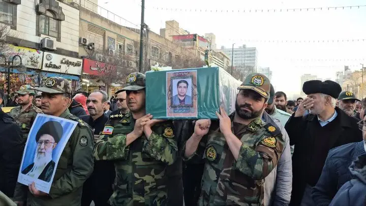 تشییع باشکوه پیکر جانباز شهید علی اصغر آینه در مشهد؛ وداعی که دل‌ها را لرزاند