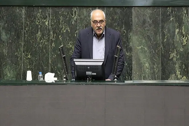 مصطفوی فریاد زد: افزایش ۲۰ درصدی حقوق چگونه با عدالت‌خواهی دولت همخوانی دارد؟