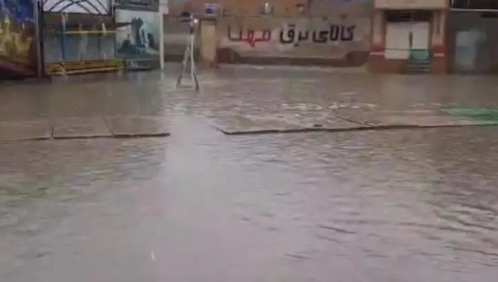 بارش باران در دیر؛ خیابان‌ها چگونه تغییر کردند؟
