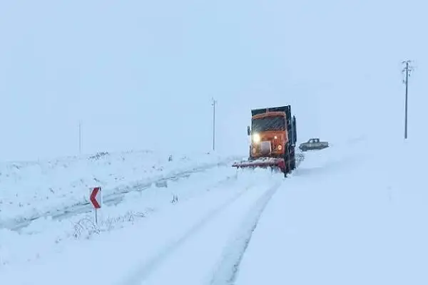 انسداد راه‌های ۴۰۰ روستای آذربایجان‌شرقی بر اثر بارش برف و کولاک