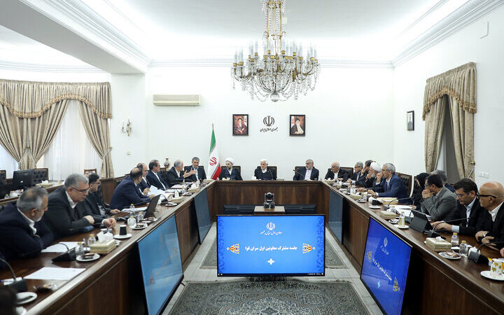 عارف: دولت برای خروج از تنگناهای اقتصادی روی بخش خصوصی حساب کرده است