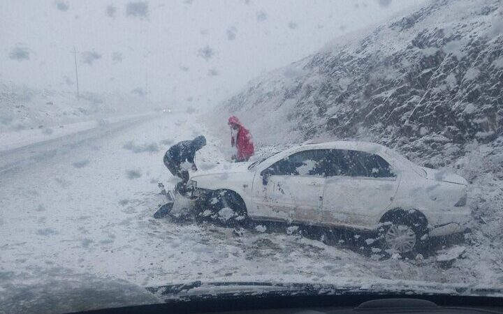 نبرد اورژانس ۱۱۵ با برف برای نجات جان بیماران در کردستان