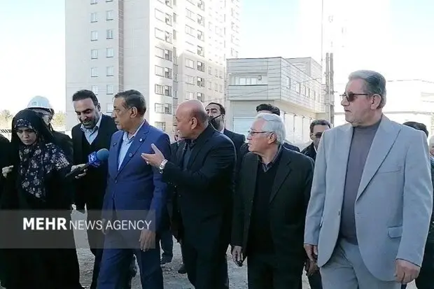 قائم‌پناه از مجتمع مسکونی سیمرغ اسلامشهر بازدید کرد