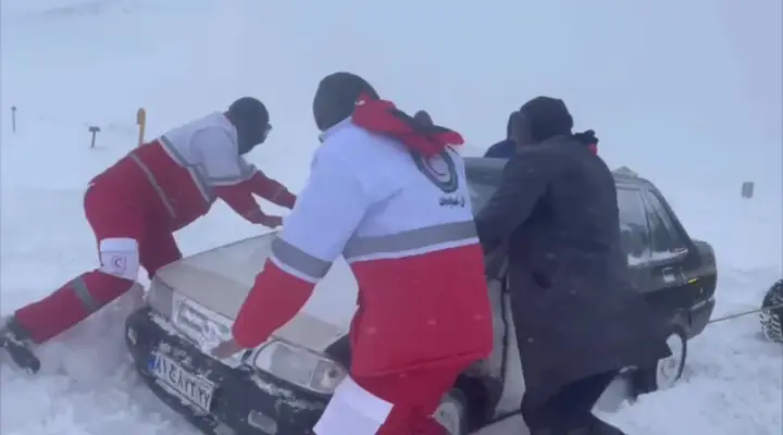 اعزام نیروهای امدادی به محور مهاباد -بوکان