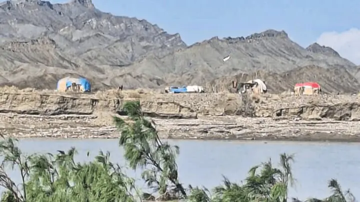 عشایر ذرتی جاسک همچنان گرفتار در سیل