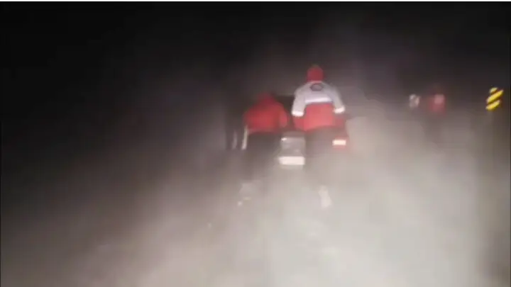 کولاک در محورهای ارتباطی آذربایجان غربی؛ تداوم عملیات امدادرسانی