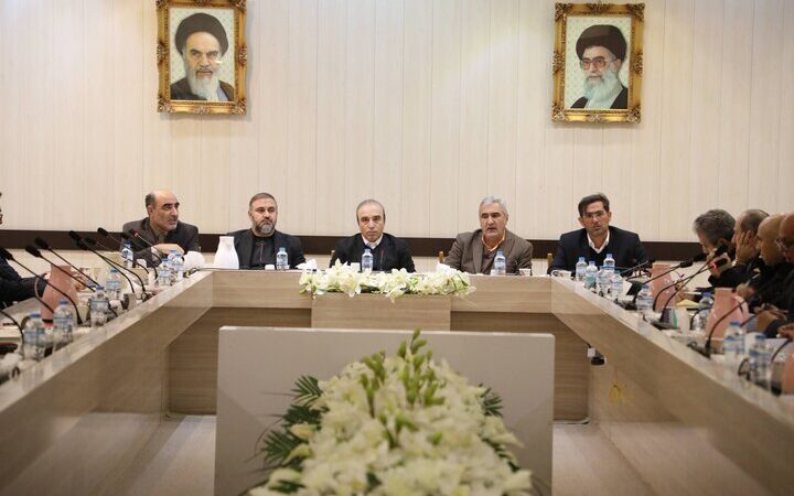 واردات نهاده‌ها و هوشمندسازی عرضه مرغ در اولویت قرارگاه اقتصادی است