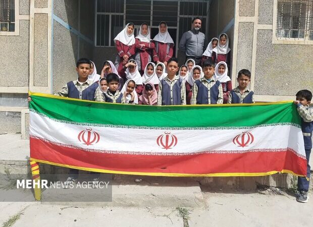 سفر روزانه ۳۰۰ کیلومتریِ یک معلم!